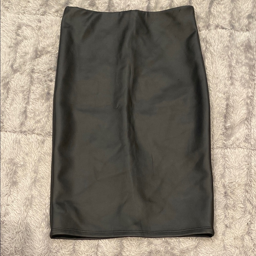 Elegant Black Pencil Skirt